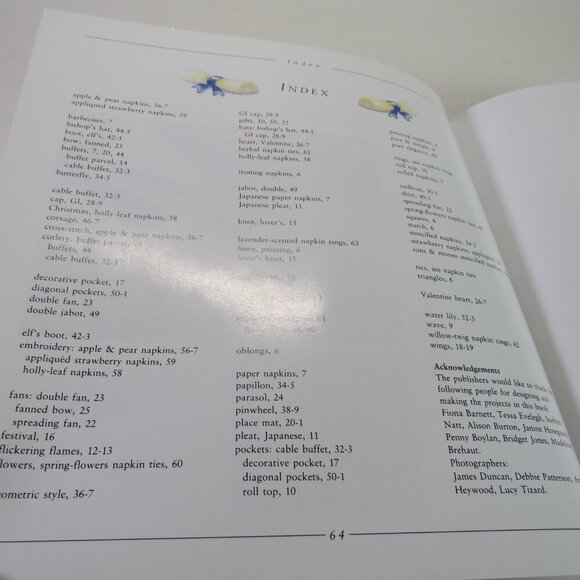 Napkin Folds Hardback 8x8" 64pgs - Picture 3 of 11